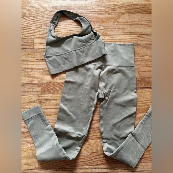 SETACTIVE X MADELINE CLINE “Seagrass” halter top + leggings - Picture 3 of 4